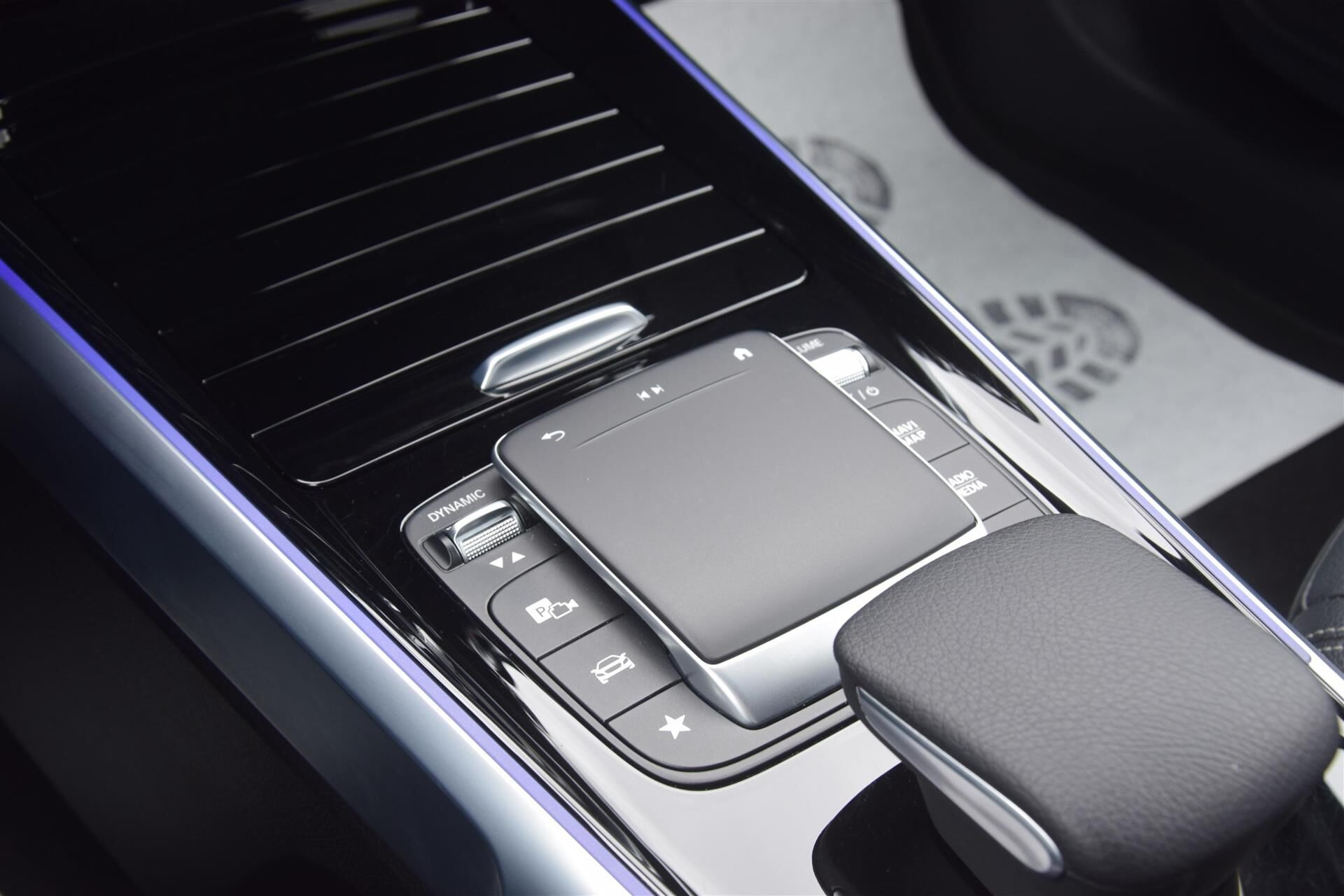 Sort Mercedes EQB 300 fra 2022