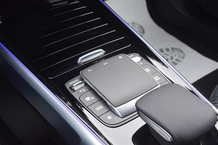Sort Mercedes EQB 300 fra 2022