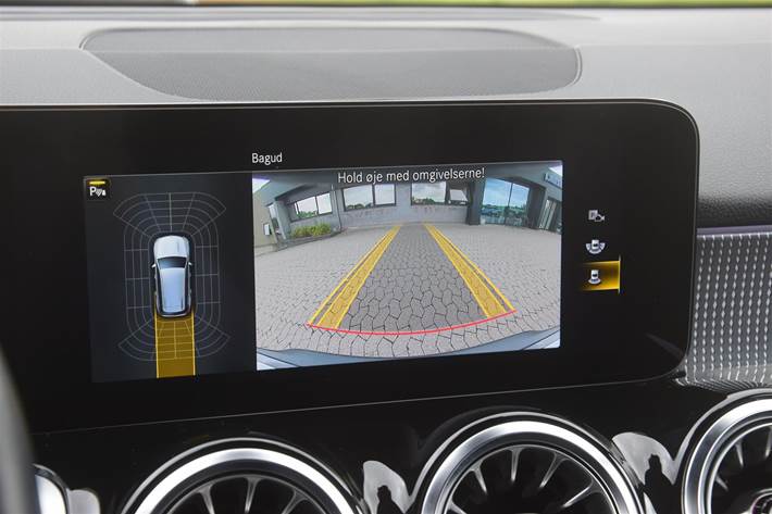 Sort Mercedes EQB 300 fra 2022