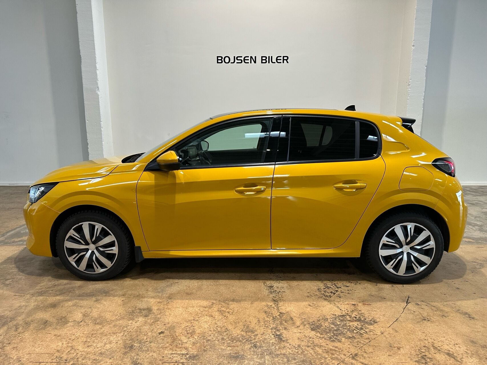 Gul Peugeot 208 fra 2020