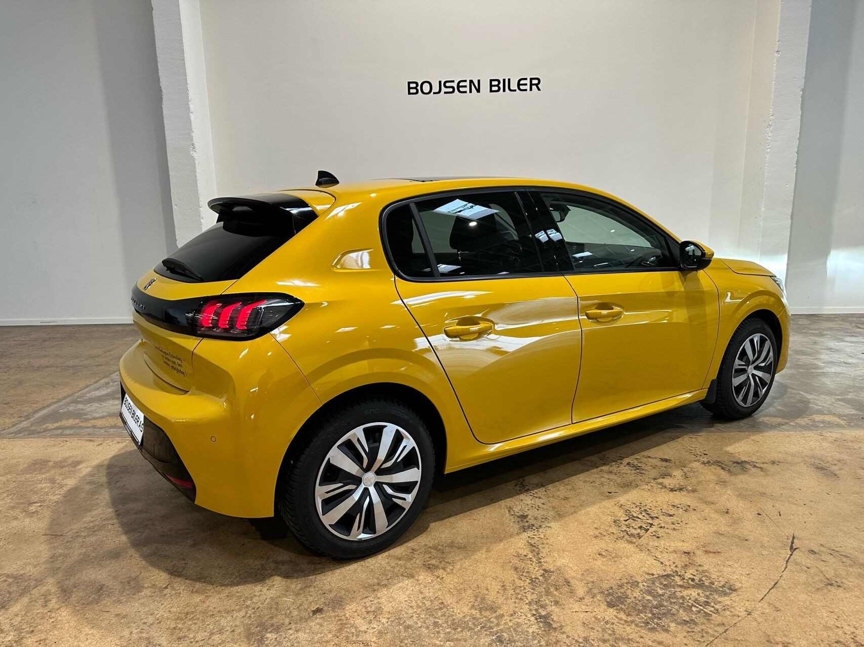 Gul Peugeot 208 fra 2020