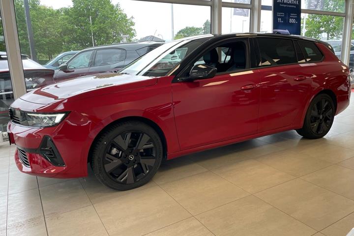 Rød Opel Astra-e fra 2024