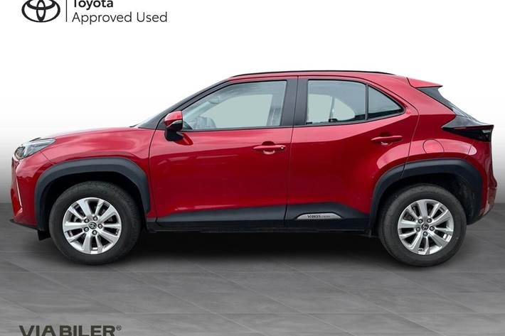 Rød Toyota Yaris Cross fra 2023
