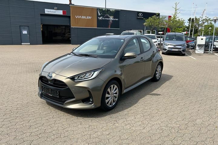 Bronze Toyota Yaris fra 2023 set udefra