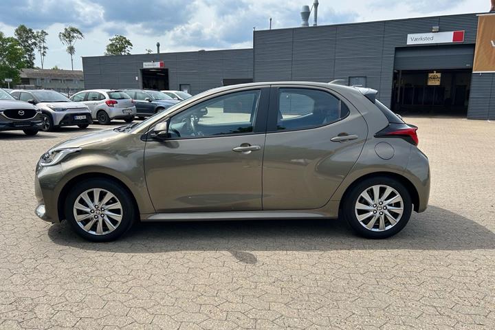 Bronze Toyota Yaris fra 2023