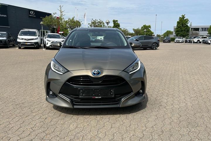 Bronze Toyota Yaris fra 2023