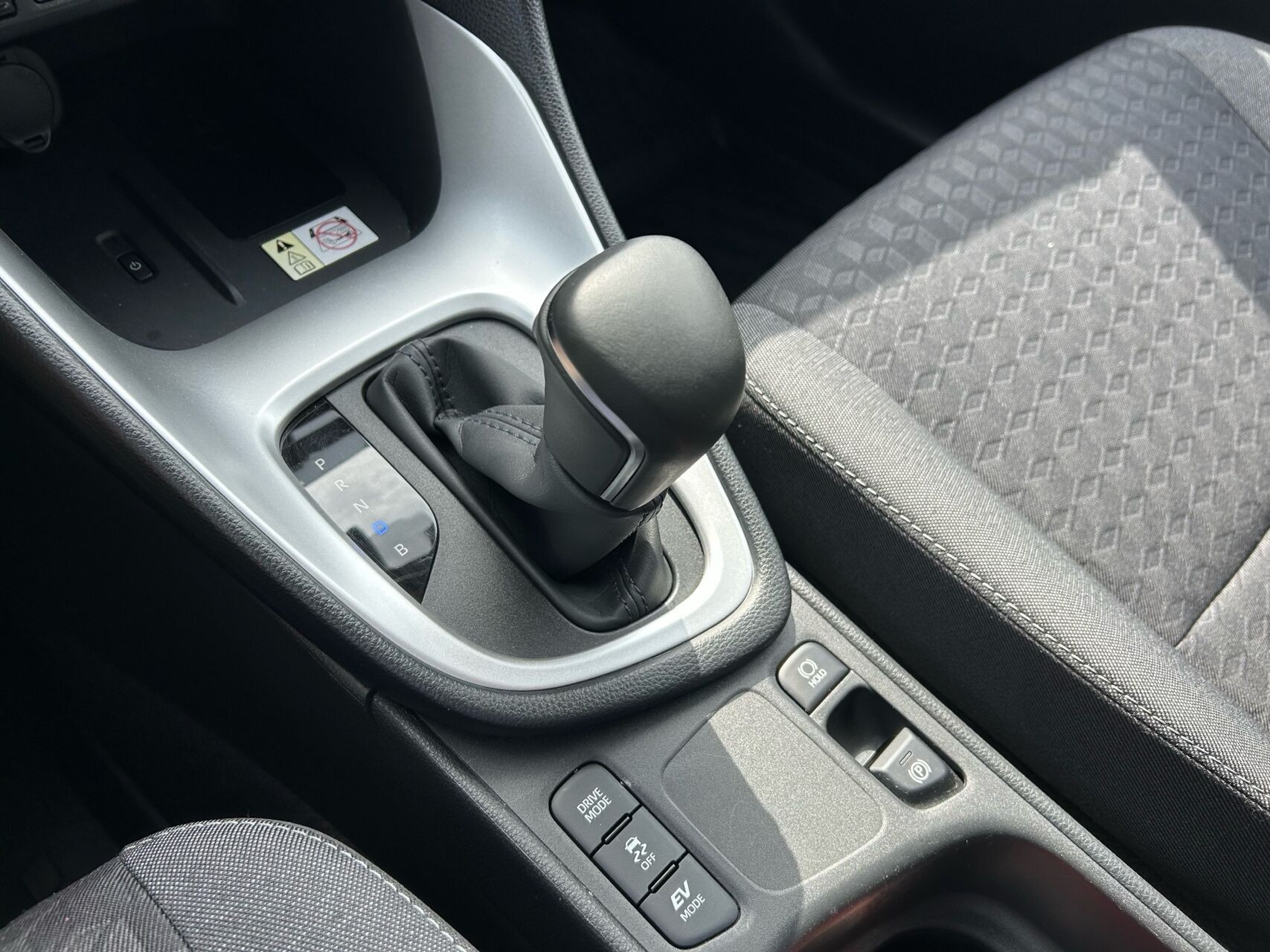 Bronze Toyota Yaris fra 2023