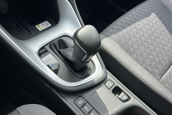 Bronze Toyota Yaris fra 2023