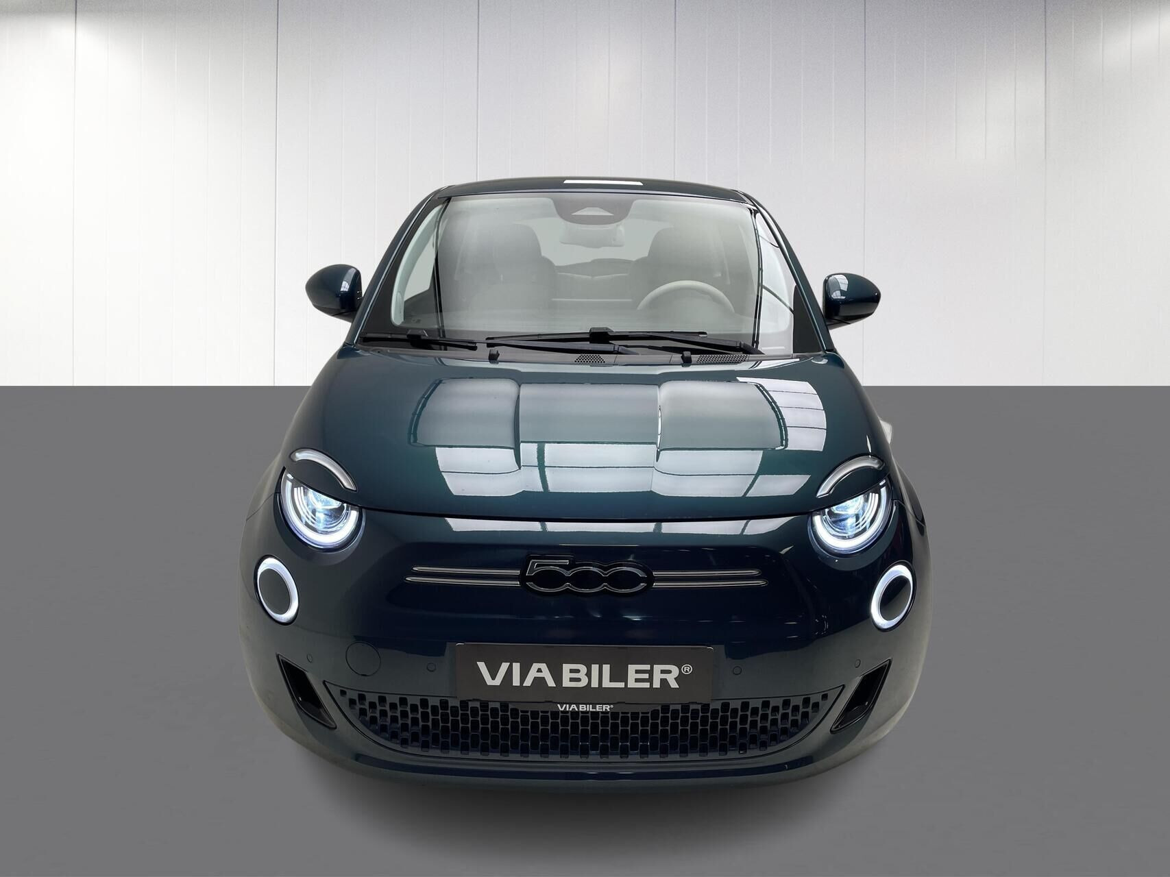 Grøn Fiat 500e fra 2023