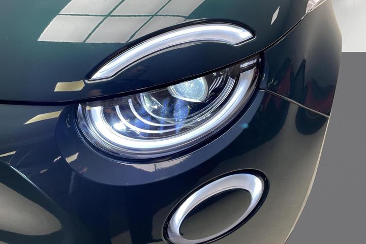 Grøn Fiat 500e fra 2023
