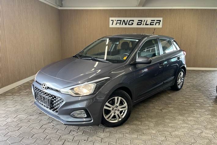 Grå Hyundai i20 fra 2020