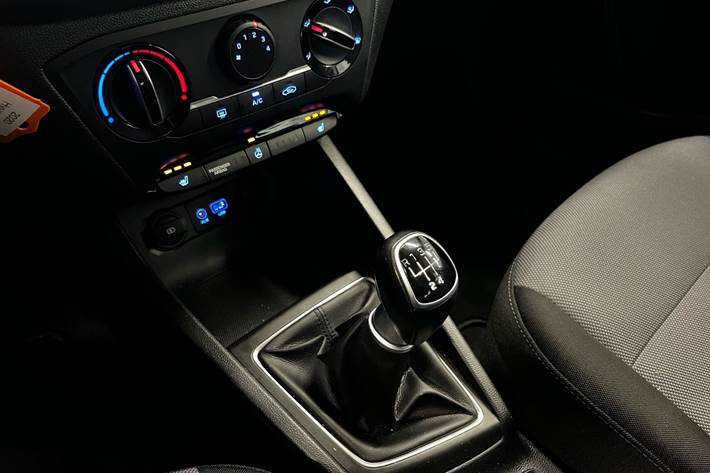 Grå Hyundai i20 fra 2020