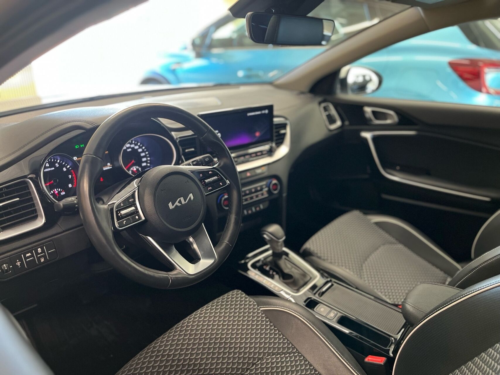 Hvid Kia XCeed fra 2022