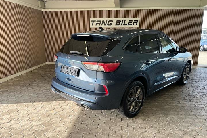 Blå Ford Kuga fra 2020