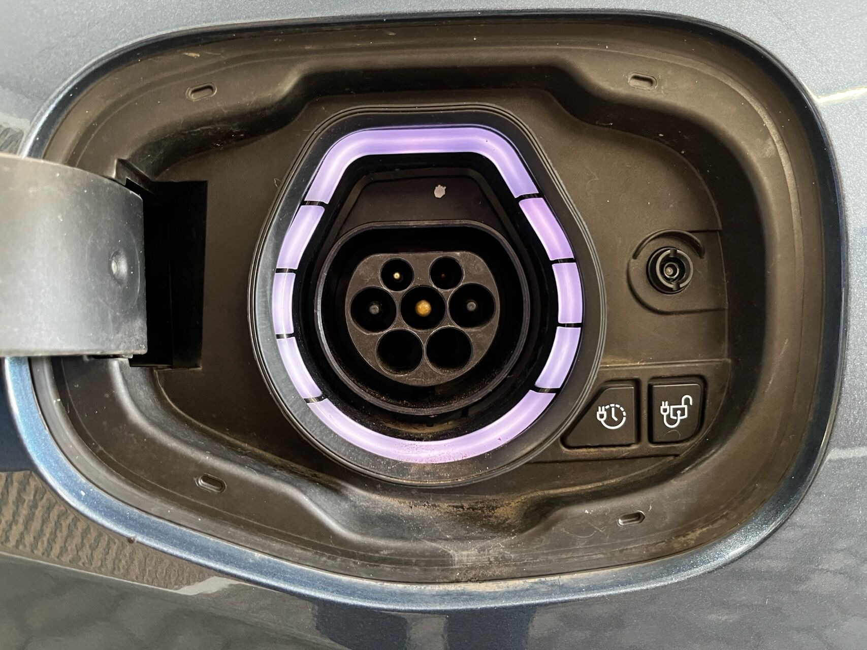 Blå Ford Kuga fra 2020