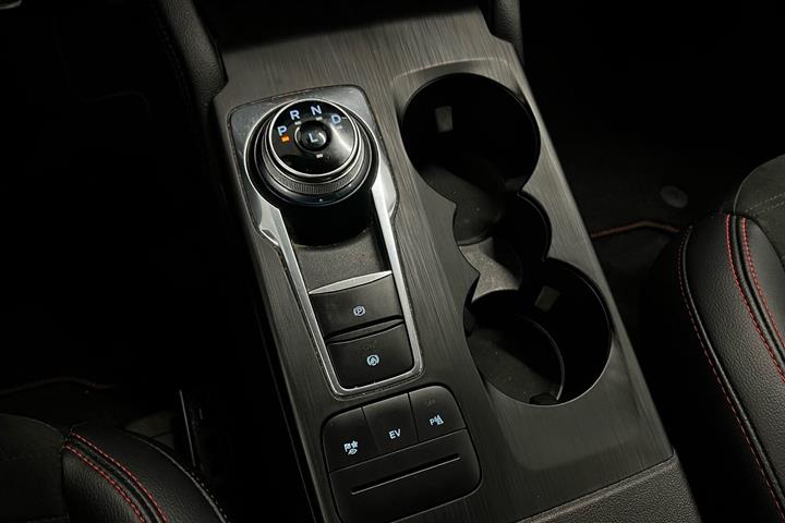 Blå Ford Kuga fra 2020