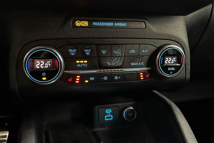 Blå Ford Kuga fra 2020