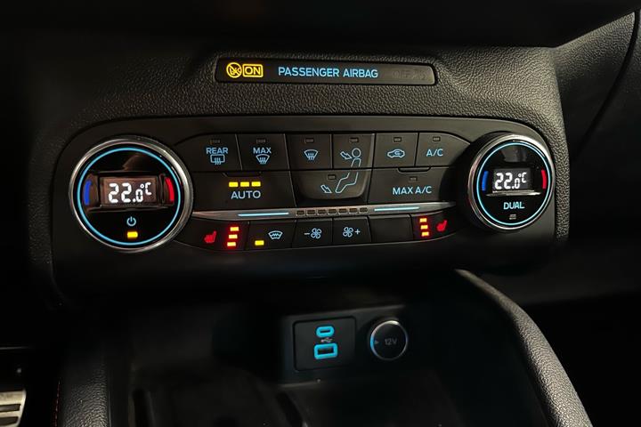 Blå Ford Kuga fra 2020