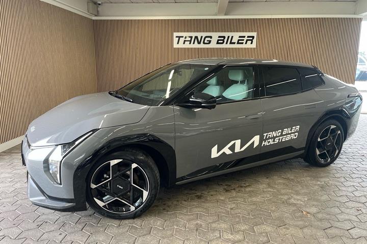 Grå Kia EV4 fra 2026 set udefra