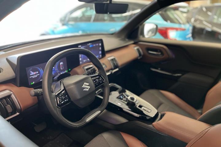 Grøn Suzuki eVitara fra 2025