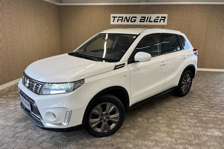 Hvid Suzuki Vitara fra 2024 set udefra
