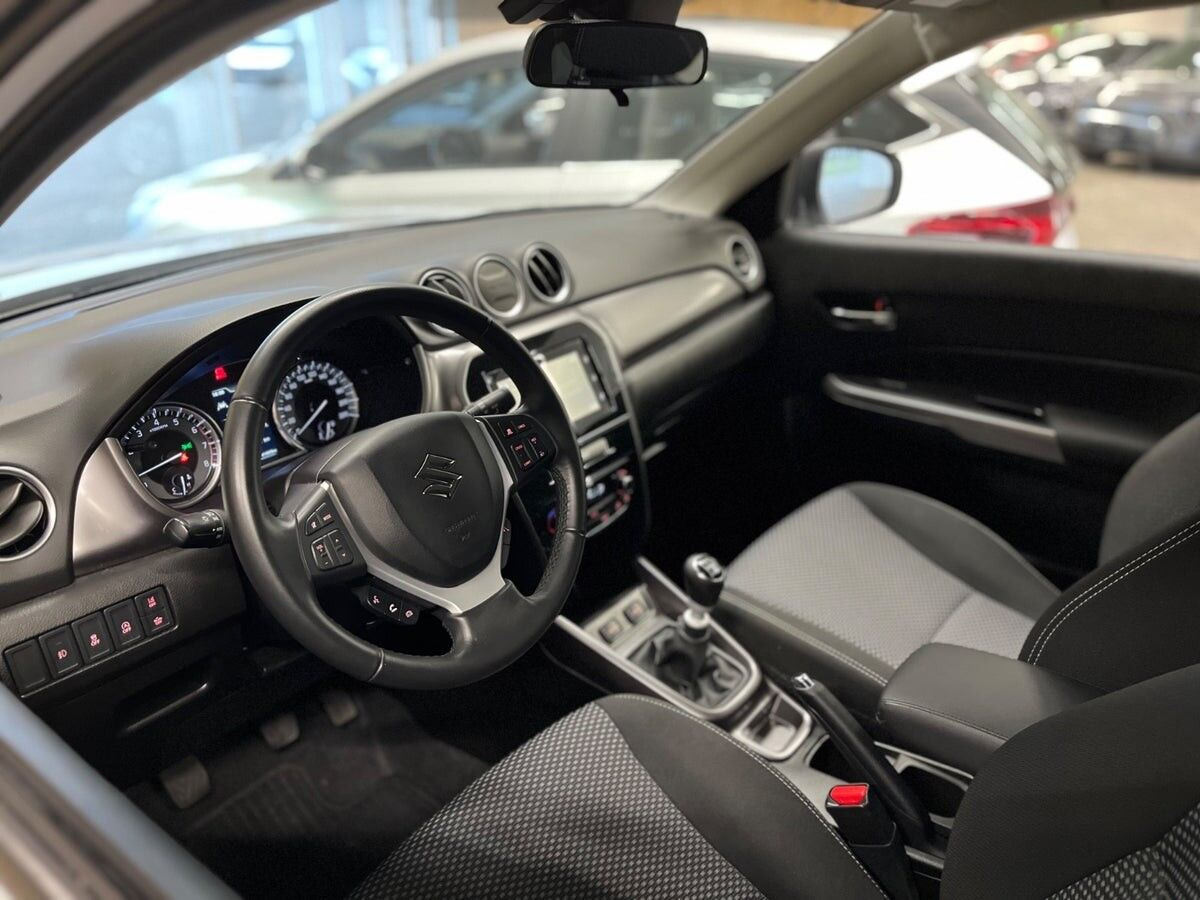 Hvid Suzuki Vitara fra 2024