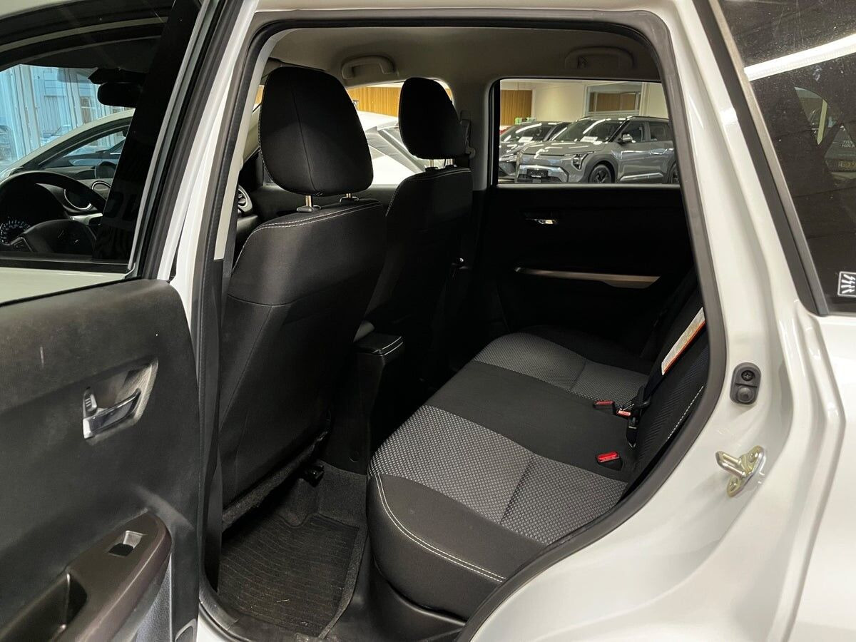 Hvid Suzuki Vitara fra 2024