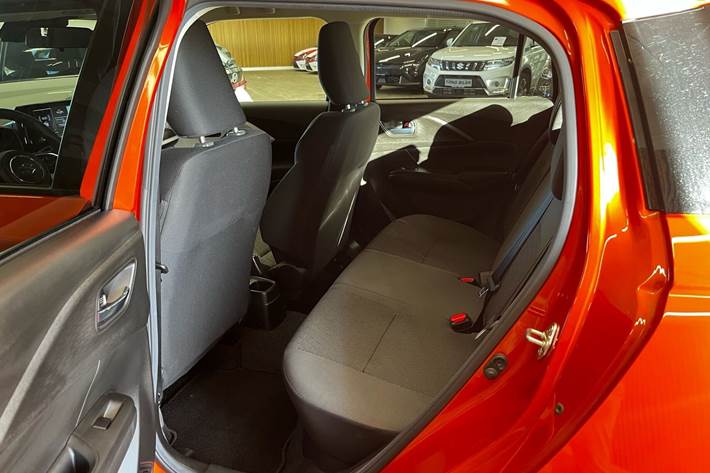 Orange Suzuki Swift fra 2024