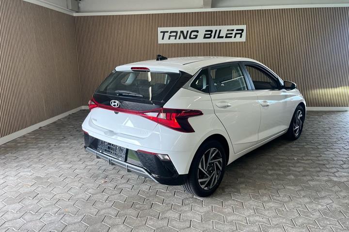 Hvid Hyundai i20 fra 2024