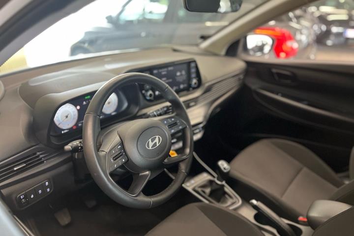 Hvid Hyundai i20 fra 2024