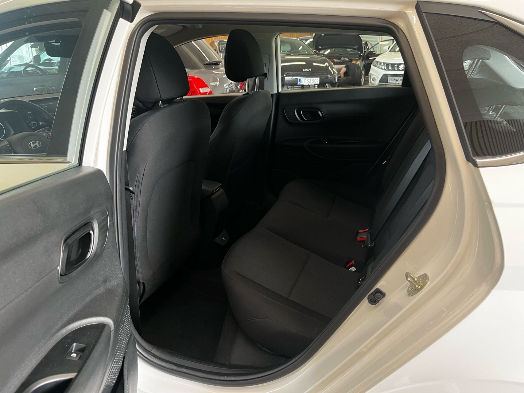 Hvid Hyundai i20 fra 2024