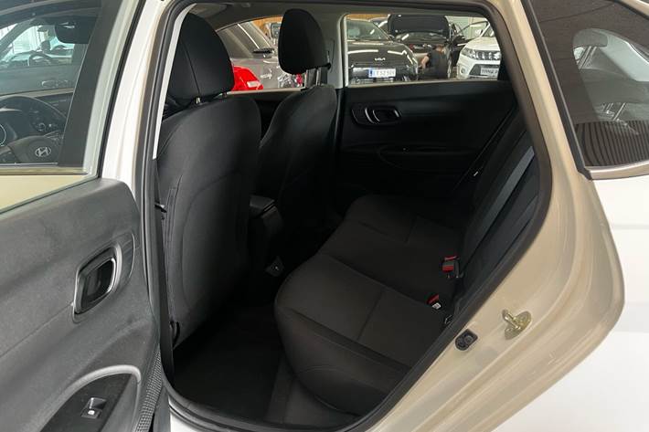 Hvid Hyundai i20 fra 2024