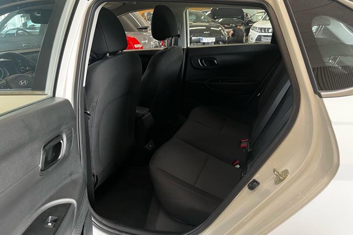 Hvid Hyundai i20 fra 2024