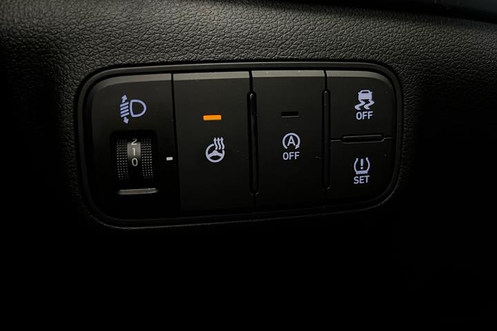 Hvid Hyundai i20 fra 2024