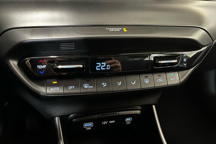 Hvid Hyundai i20 fra 2024