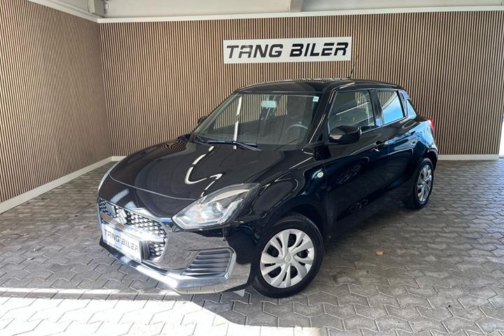 Sort Suzuki Swift fra 2024 set udefra