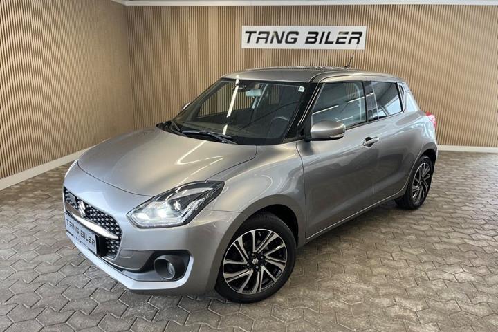 Sølv Suzuki Swift fra 2023 set udefra
