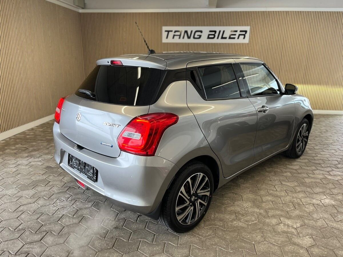 Sølv Suzuki Swift fra 2023