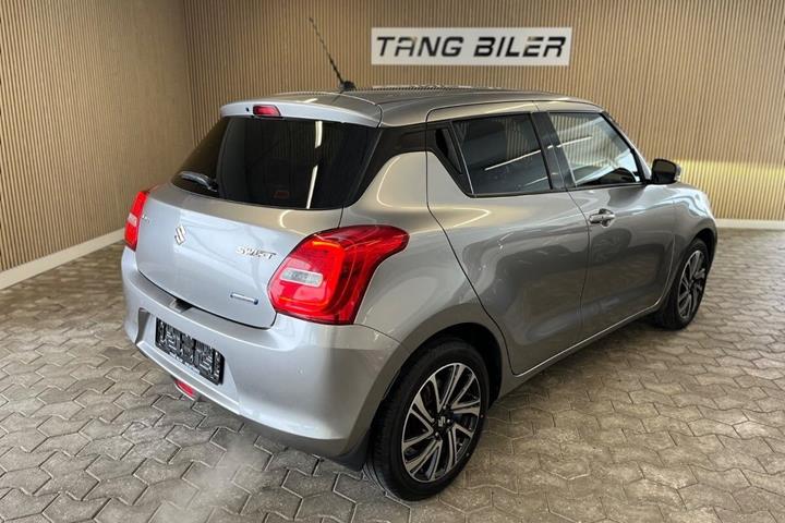 Sølv Suzuki Swift fra 2023