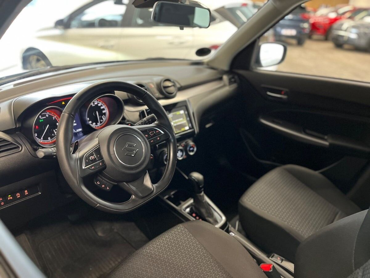 Sølv Suzuki Swift fra 2023