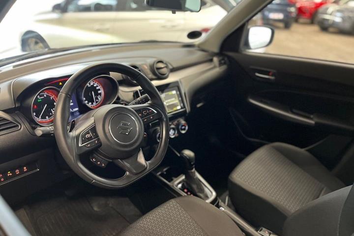 Sølv Suzuki Swift fra 2023