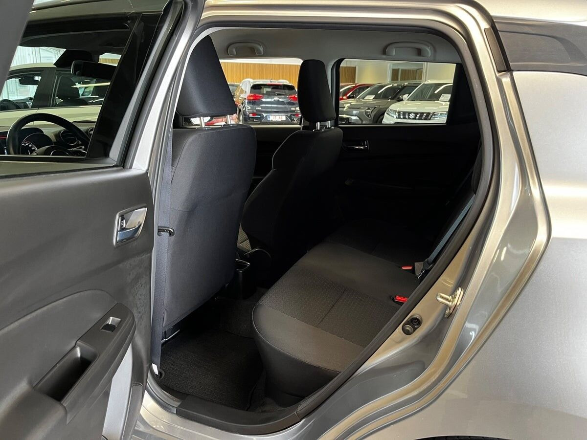 Sølv Suzuki Swift fra 2023