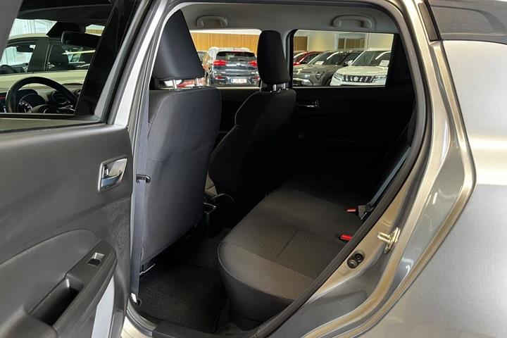 Sølv Suzuki Swift fra 2023