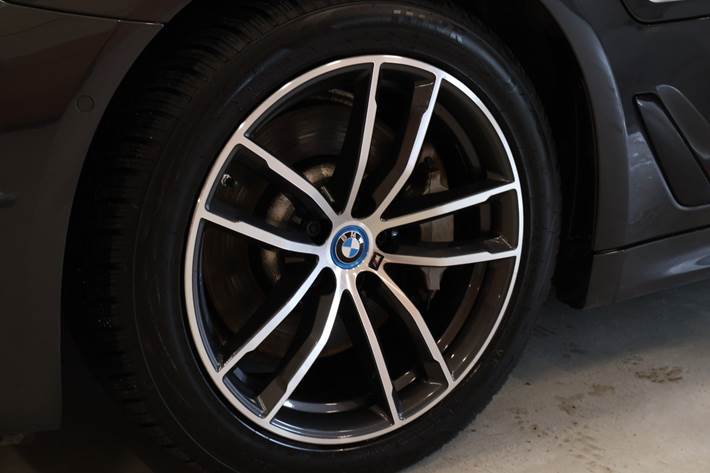 Sort BMW 530e fra 2021