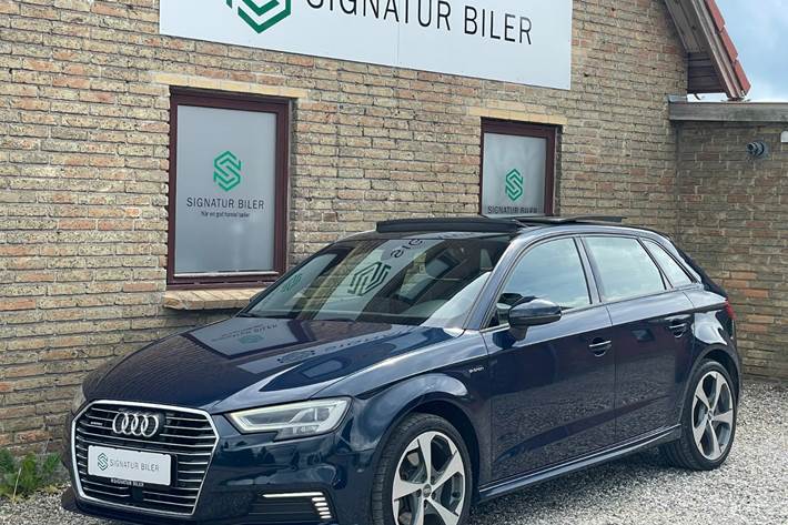 Blå Audi A3 fra 2018 set udefra