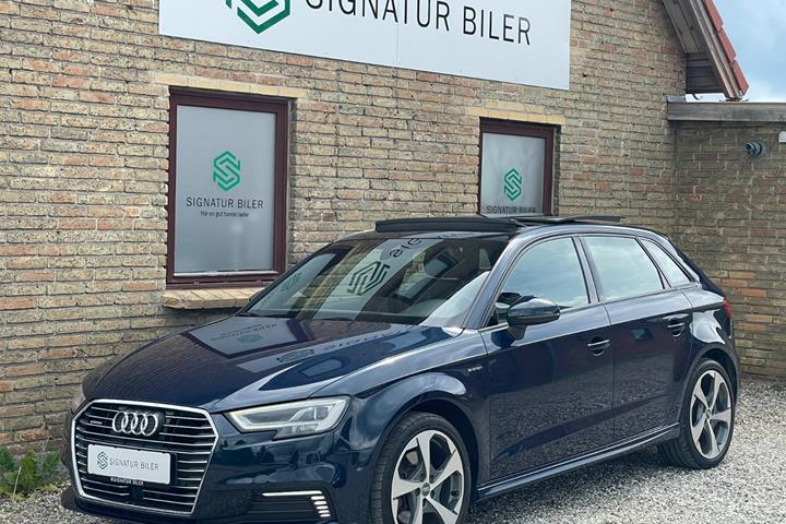 Blå Audi A3 fra 2018 set udefra
