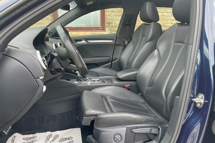 Blå Audi A3 fra 2018