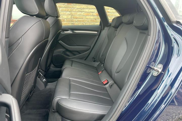 Blå Audi A3 fra 2018