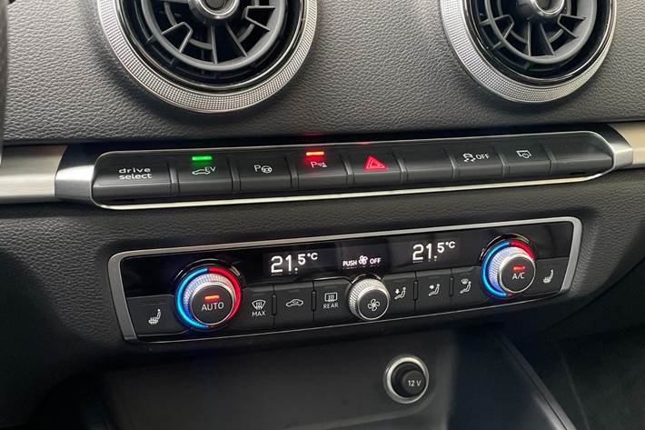 Blå Audi A3 fra 2018