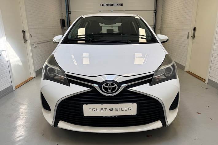 Hvid Toyota Yaris fra 2015
